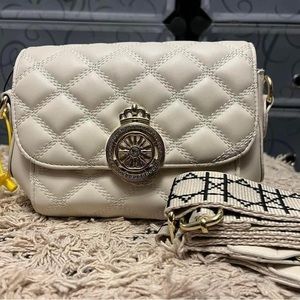 New beautiful white purse it’s small but stylish.